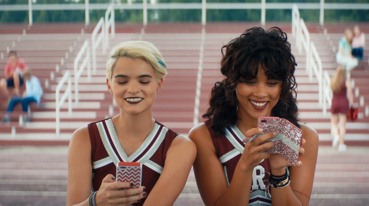 THorror_Lover_'s tweet image. #TragedyGirls quiere ser el remake juvenil de The Rise of Leslie Vernon, pero lo que prometía ser la enésima vuelta de tuerca al subgénero slasher termina siendo un simpático pero simplón homenaje al mismo basado en continuas referencias con mucho peso de drama adolescente. 5/10
