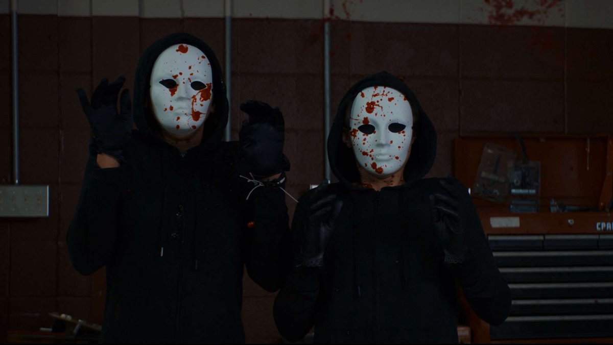 THorror_Lover_'s tweet image. #TragedyGirls quiere ser el remake juvenil de The Rise of Leslie Vernon, pero lo que prometía ser la enésima vuelta de tuerca al subgénero slasher termina siendo un simpático pero simplón homenaje al mismo basado en continuas referencias con mucho peso de drama adolescente. 5/10