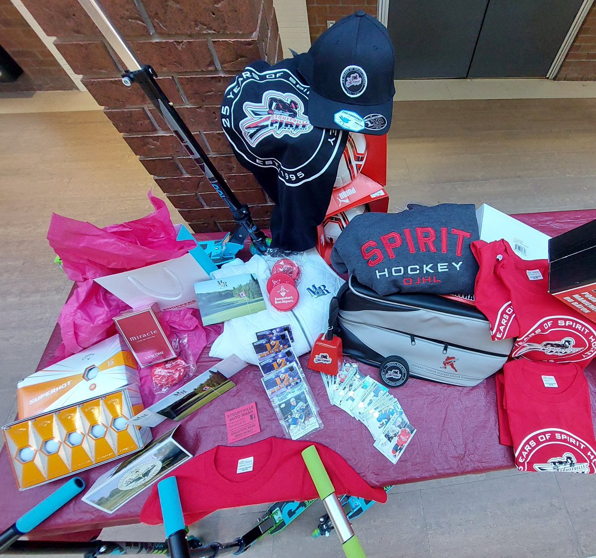 SpiritJrA's tweet photo. WINNER, WINNER!
Door prizes for our Farmer Jack’s Home Opener Weekend: Sept. 10 &amp; 11
Golf foursomes, cosmetics, scooters, hockey cards, Spirit swag, golf &amp; soccer balls… 
Limited number of free tickets at Farmer Jack’s, Stouffville.

#catchthespirit #leagueofchoice #stouffville https://t.co/DlLEC8UKZl