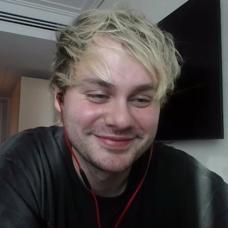 moodswingcliffo's tweet photo. Michael Clifford smiling: a 🧵
I needed this today 🤍 https://t.co/YRq8hRGvBO