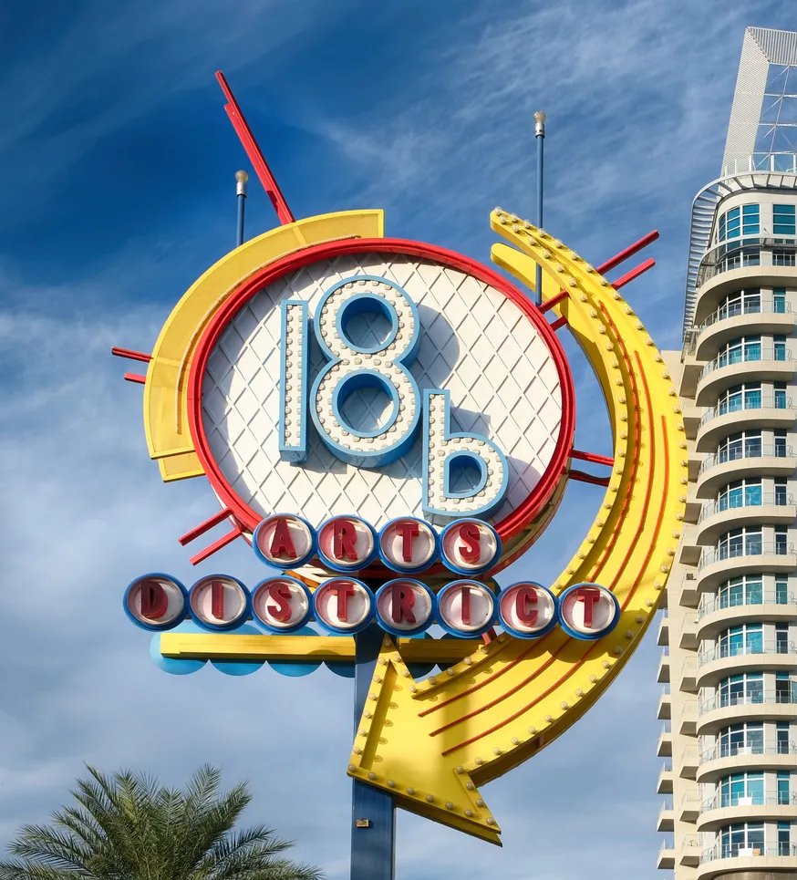 Reminder that as of last week, the ARTS DISTRICT has FREE PARKING from 11am – 1pm. Support local businesses, and come to Main Street for lunch!!

#rebarlv #getdrunkandbuyshit #davyslv #daydrinking #dtlv #dtlvartsdistrict #18b #mainstreet  #lasvegas #lasvegaslocals #freeparking