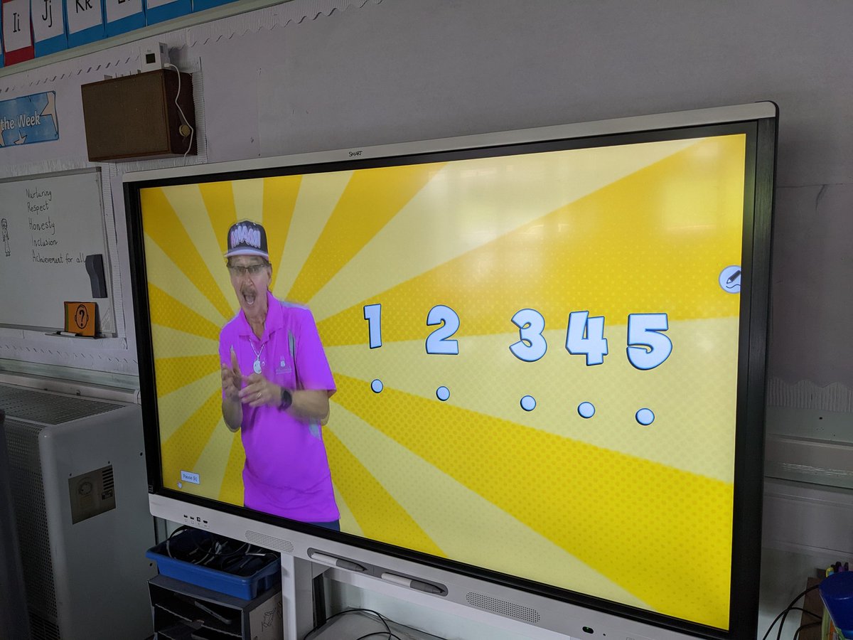 Mrs Thom tweet media