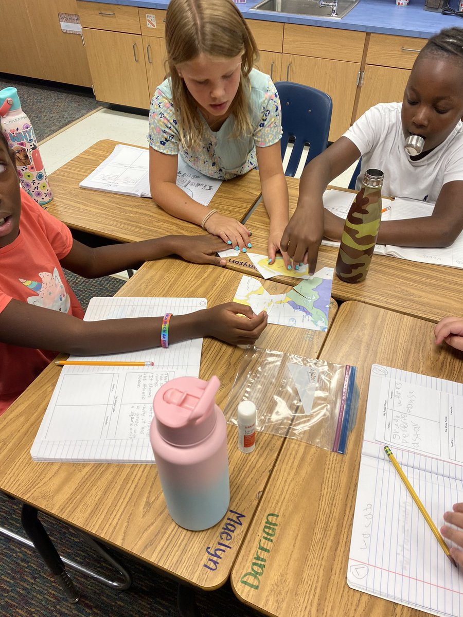 arpowers_'s tweet photo. Learning through discovery in Social Studies today! We did a Jigsaw activity where students got one piece of the New World Map, captured their noticings and wonderings, built the whole puzzle, and noticed and wondered some more! 🌎💡🔍 https://t.co/tEC4tp63b7