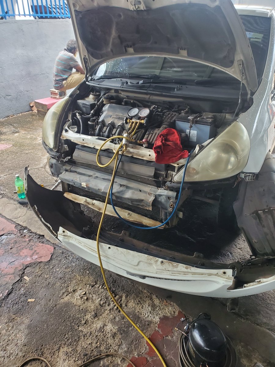 C_D_Driving's tweet photo. Found the leak. The ac gas was leaking from a hose that now has to be removed, rebuilt and replaced. https://t.co/XdVfQuzjy6
