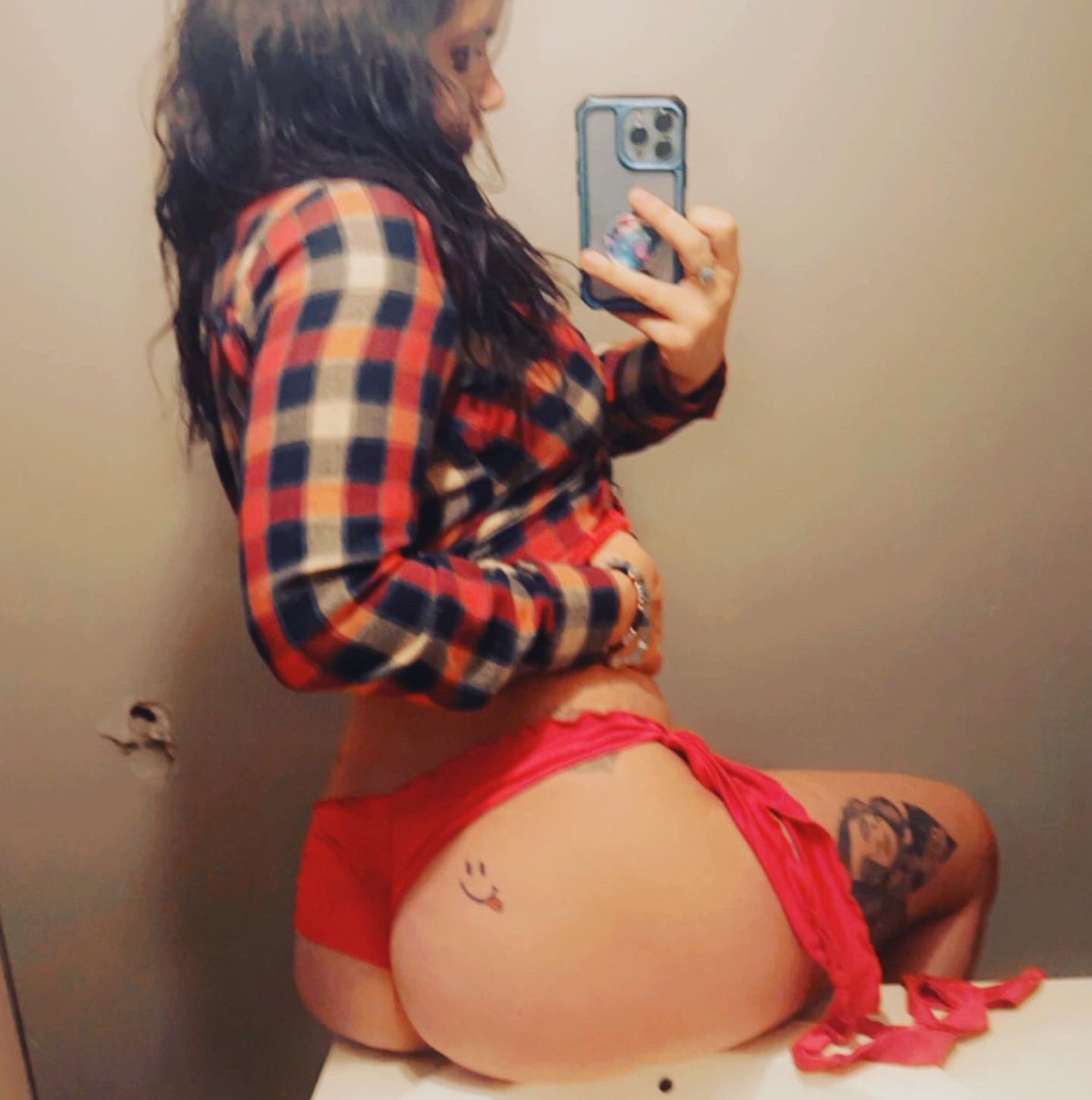 NickyManiaa's tweet photo. You know how to get my attention. 🐖 💵 🙏 🧚 https://t.co/ZZ5aOagkJa