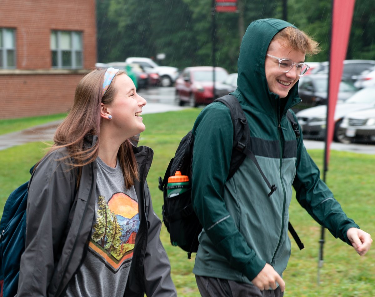 RegisCollege_MA's tweet photo. It may be raining, but that didn't stop the Pride from having a great first day of classes ☔ Wishing everyone an awesome fall semester! #RoarPride https://t.co/VahEpilfff