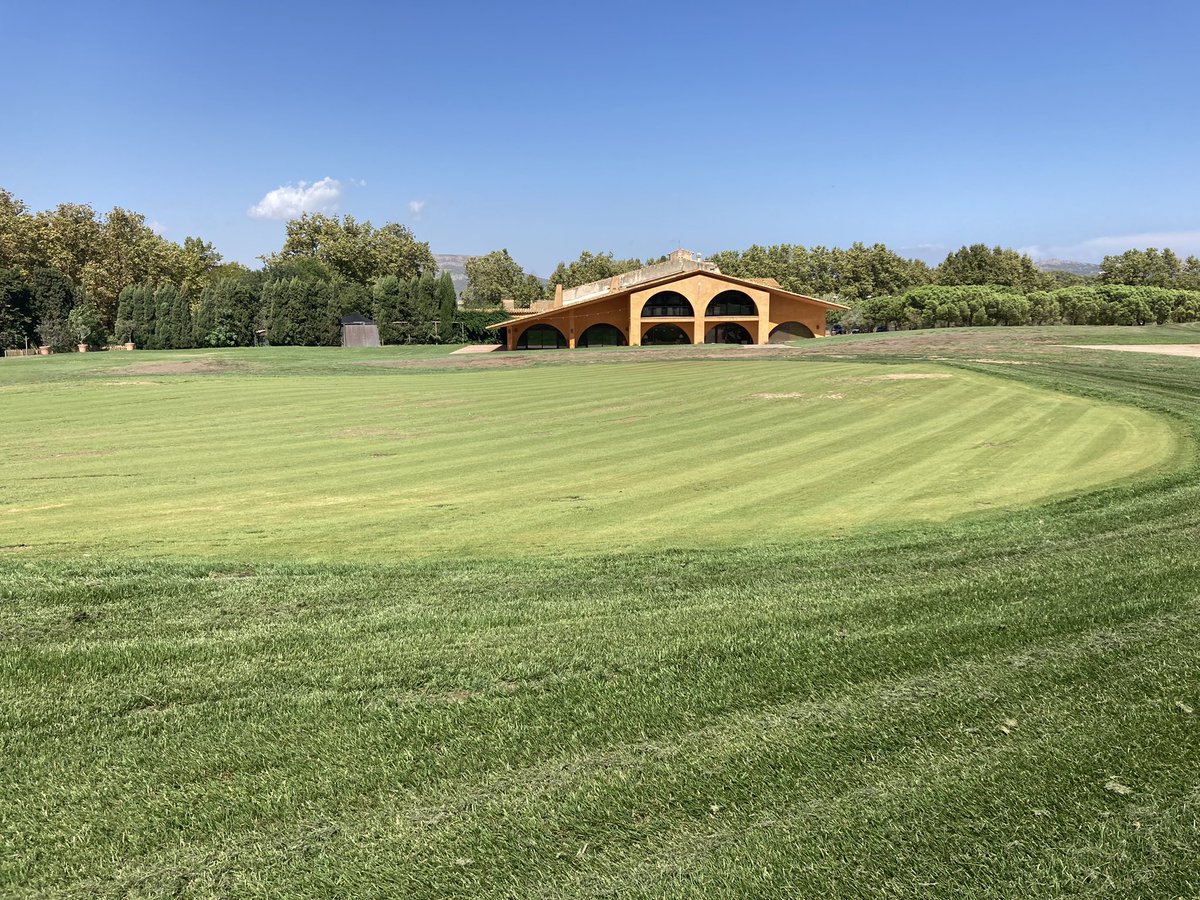 oscarvidi's tweet photo. Verano trabajando al máximo sembrando de nuevo el Golf Serres de Pals con @SemillasFitoTG . greens de agrostis #TourPro, calles bermuda #Ibiza y tees y anillos de festuca arundinacea #Bizem y poa pratensis #Prafin. Ahora toca luchar contra malas hierbas y consolidar el campo. https://t.co/h3VeAuwZRB