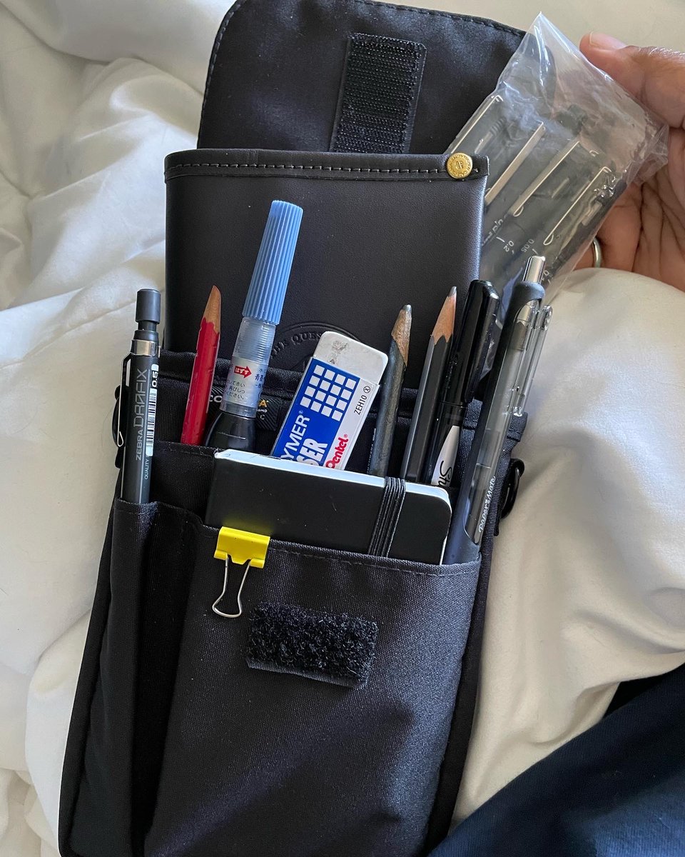 carlaconroy's tweet photo. What’s in my @lihitlab._official a6 pouch housing a6 and pocket size sketchbooks. #idocument #photojournal #lihittas #lihitlabcase #carlascreativelife #onedrawingaday #sketchsupplies https://t.co/eWLfuXDZBk