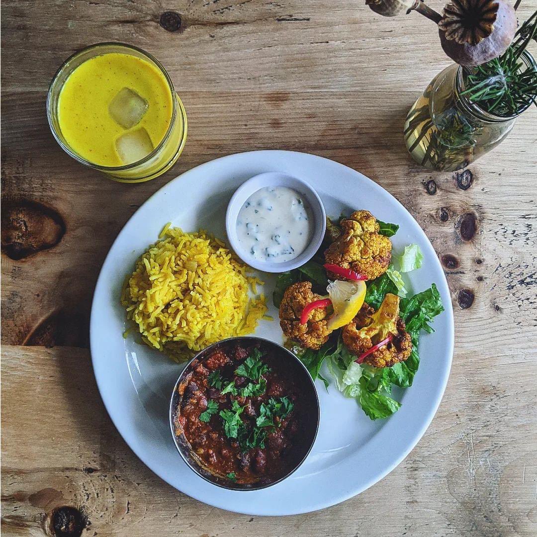 the_pod_cafe's tweet photo. This one's an urid dhal served with tandoori cauliflower, pilau rice and raita
Available noon until 3pm tomorrow and then the same times on Thursday. #vegan #plantbased #soiltotable https://t.co/Bq9b5IeZdp