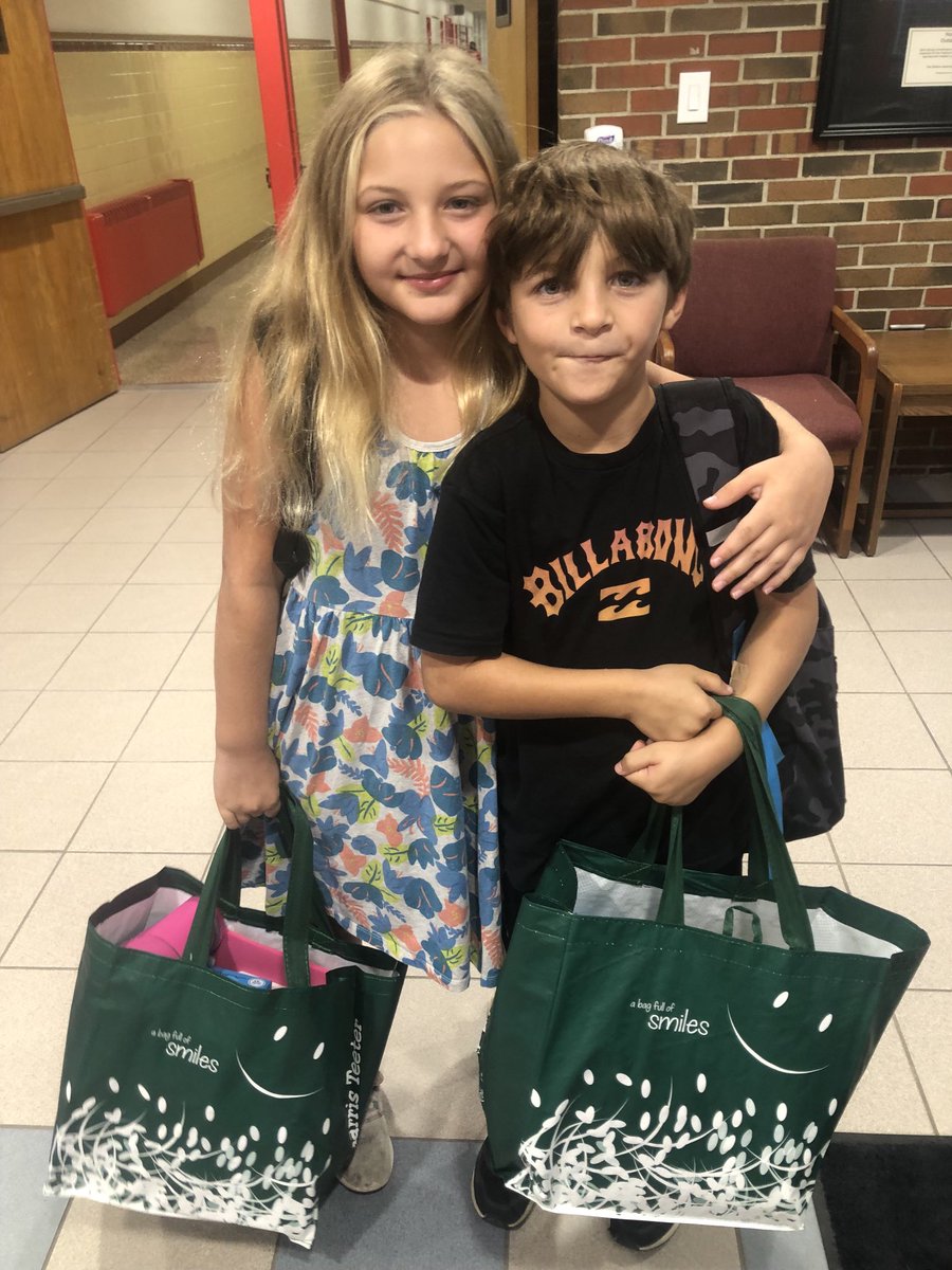 KingsGrantES's tweet photo. ⁦@KingsGrantES⁩ students come ready for their first day of the 2022-23 school year! #vbschools #VBDayOne https://t.co/9u8bsB7vrh