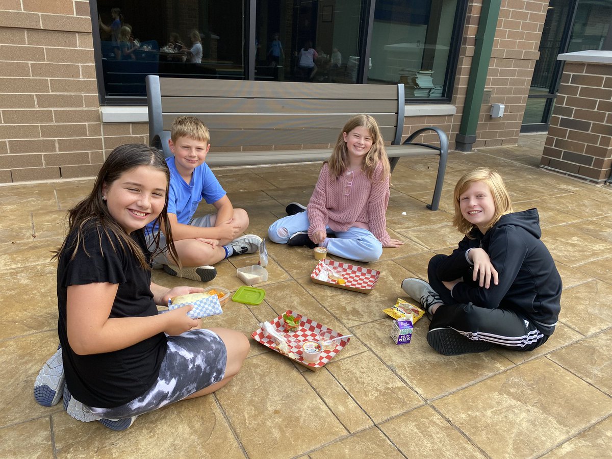 LeffersCES's tweet photo. Courtyard lunches are the best!! https://t.co/GnYTBzZjZz