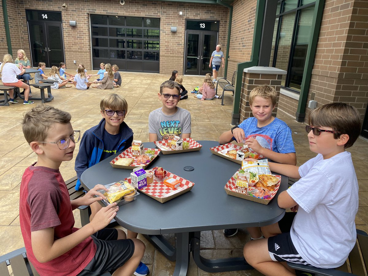LeffersCES's tweet photo. Courtyard lunches are the best!! https://t.co/GnYTBzZjZz