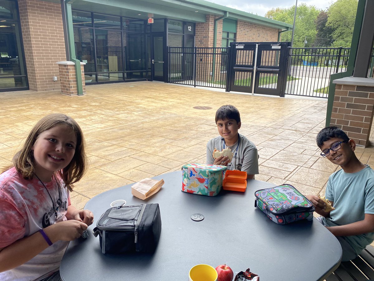 LeffersCES's tweet photo. Courtyard lunches are the best!! https://t.co/GnYTBzZjZz