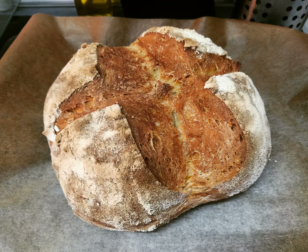 MiguelCallejaO's tweet photo. Un Pan de Azafrán 🍞🍞🍞 para probar cositas nuevas y aligerar la semana ☺️
#bread #pan #breadlover #breadlovers #breadtime #breadoclock #breadaddict #breaday #pistasGastrobloGGicas https://t.co/UqvPZa11pA