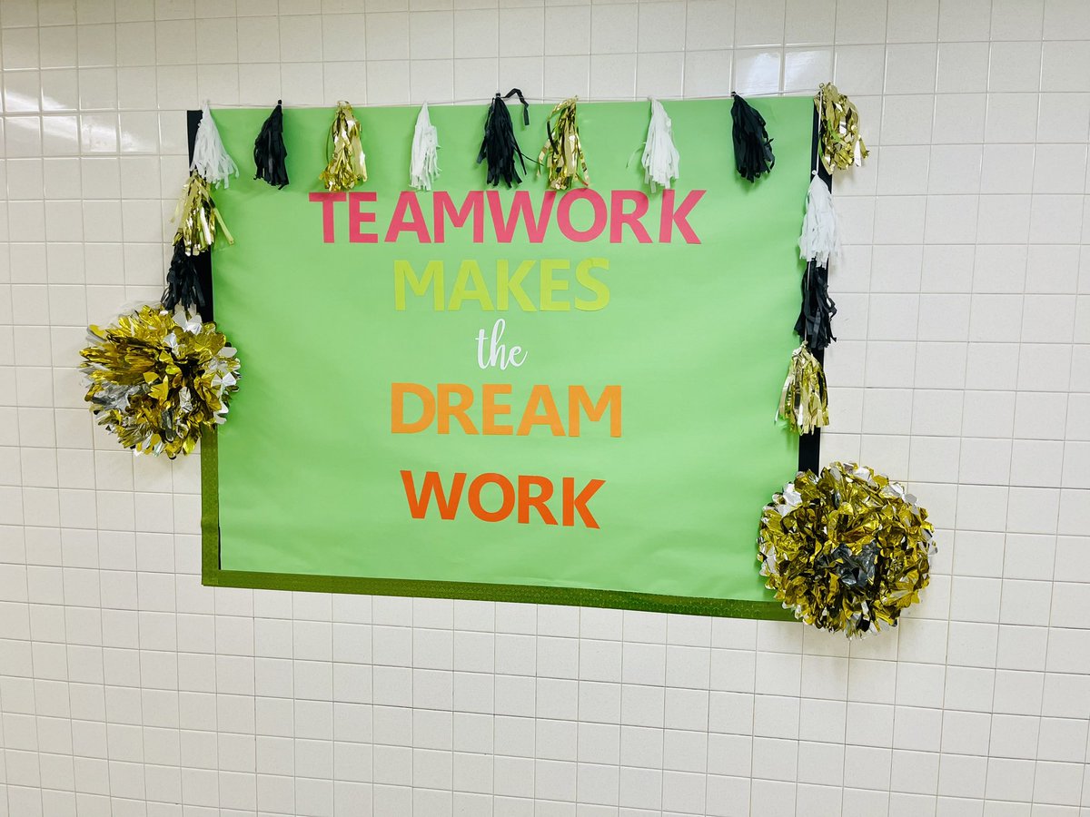 MrsZionHW's tweet photo. We’re ready 2022-2023! See everyone tomorrow! ❤️📚🏆 @HWSmithscsd @SyracuseSchools #teamworkdreamwork https://t.co/5wmiBNGwUZ