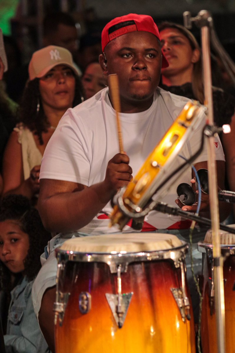 ChocotaoOficial's tweet photo. Gratidão D+ a toda rapaziada que faz parte do @intimistasoficial 🙏🏾
Obrigado pelo o convite em me chamar para gravar o audiovisual #INTIMIDADENOMORRO2 e obrigado pela confiança em meu trabalho, que Deus abençoe sempre. Foi lindão!!!🤎👊🏾
•
#SomHumilde
#RepiqueDeMão https://t.co/qxvpk4h7IR