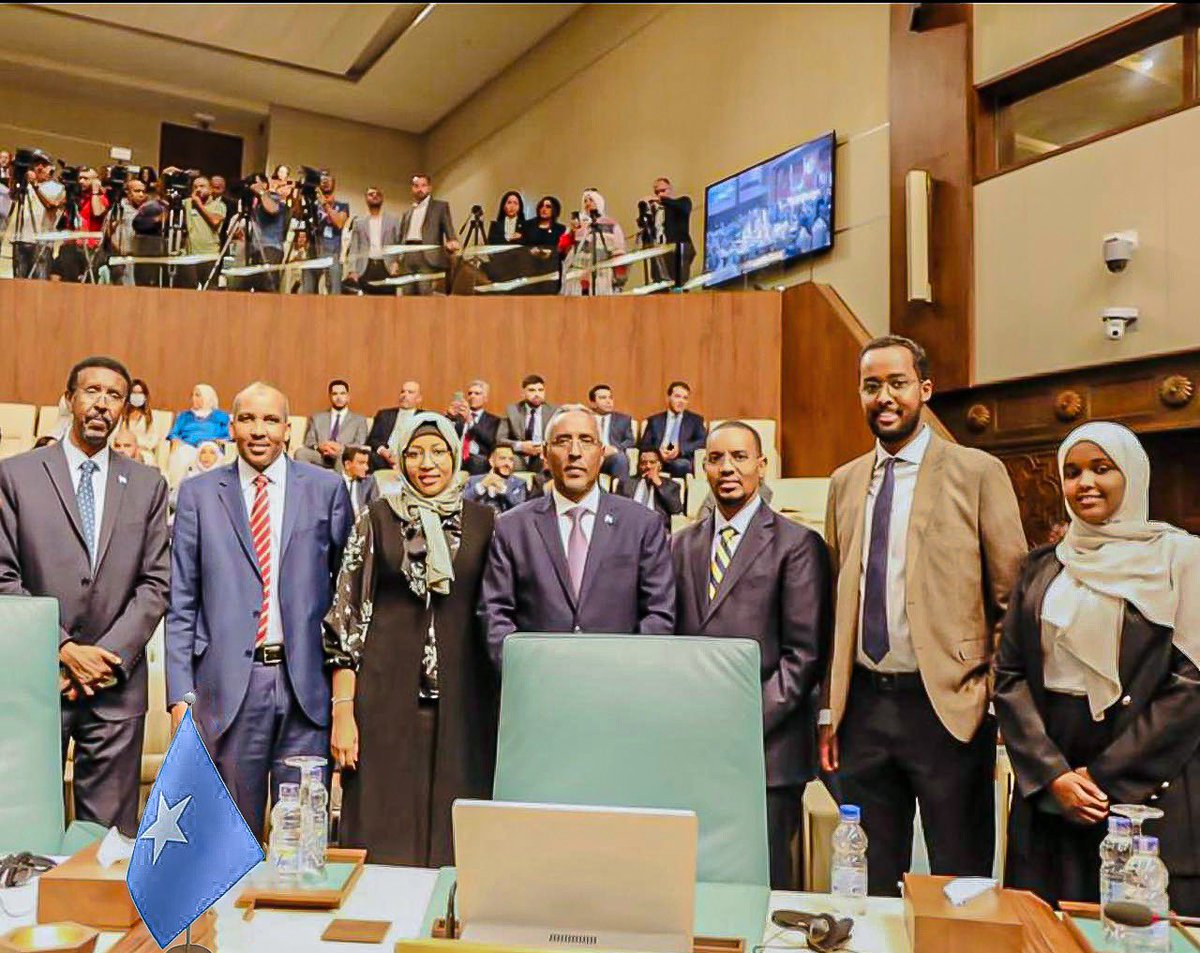 Nastaah's tweet photo. مرحبا بك معالي الوزير @MOFASomalia في مقر @arableague_gs -بيت العرب-
مشاركتكم ستعزز في رفع مقام صومالنا. #Somalia https://t.co/zfgmSQIoBa