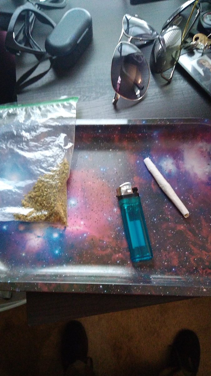 roshon_lay's tweet photo. Smoking out tha shakeBaG!! #420 #420SomeWhere #420Friendly #420community #420IsLife https://t.co/OTnEiHMtGw