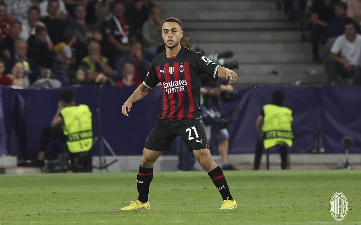 FOXSoccer's tweet photo. Sergiño Dest makes his debut for AC Milan 🇺🇸🌟 

(via @acmilan) https://t.co/sNofFTxnhP