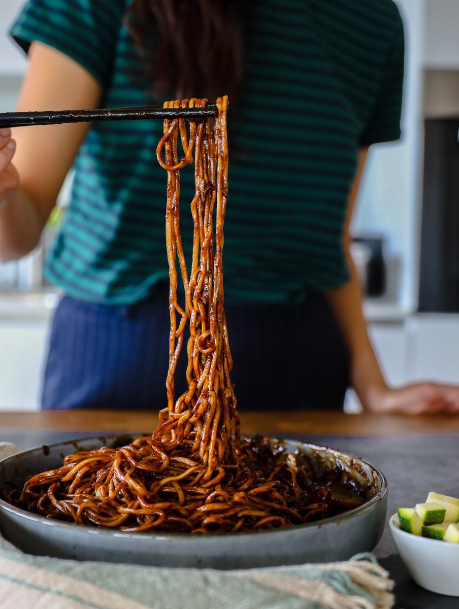 SeoulJournal's tweet photo. Personally, jjajangmyeon beats jjampong. Photo by Ruth Georgiev. #jjajangmyeon  #jjamppong #koreanfood #koreanculture #yumm https://t.co/TeGj3aZTWP