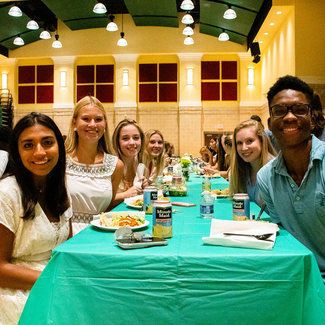 WestminsterATL's tweet photo. The annual Senior Spaghetti Supper is a Westminster tradition that kicks off the new school year—the seniors' last. Students and parents of the Class of 2023 gathered in the Zakas Courtyard outside the Middle School before sitting down together for dinner in the Oglesby Room. 🍝 https://t.co/hafkPsgRZC