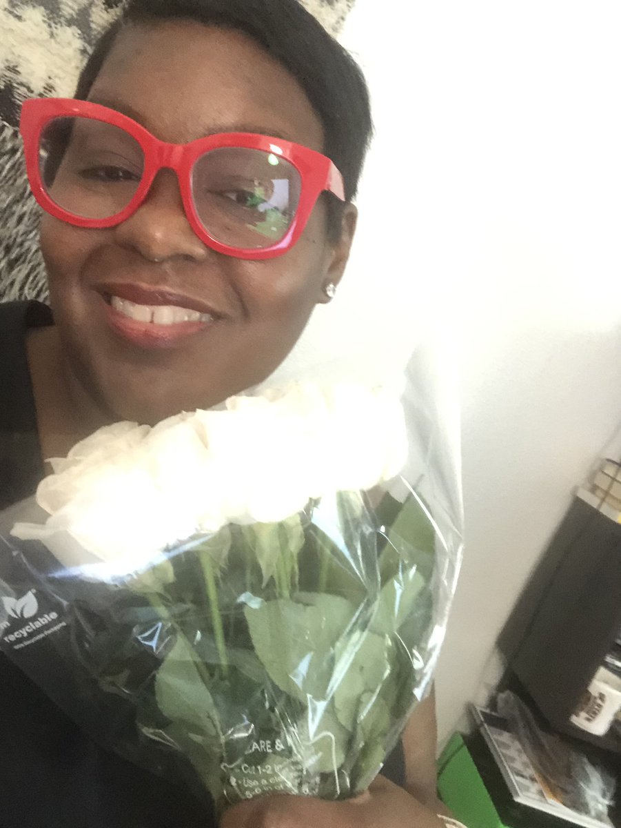 tarshelbeards's tweet photo. A student dropped in to give me flowers 💐 today. A Thank You for helping her. She made my day. #BlackUnitySFSU https://t.co/LhbHvrkEgt