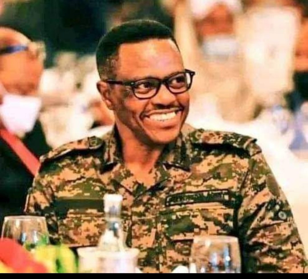ፈገግታ ሱና ነው 
ወያኔ አደገኛ ቁማርተኛ ነው የቁማር ህግ መበላት ወይም መበላት ነው የወያኔ የፖቲካ ጨዋታ ህግ የቁማር ሀግ ነው ቁማርተኛ ሃገር አጥፊ እንጂ አልሚ አይሆንም የቁማር ህግ ደግሞ ለፖለቲካ አይሆንም ወይም አገግሞ  ዳግም ሃገር አያምስም
