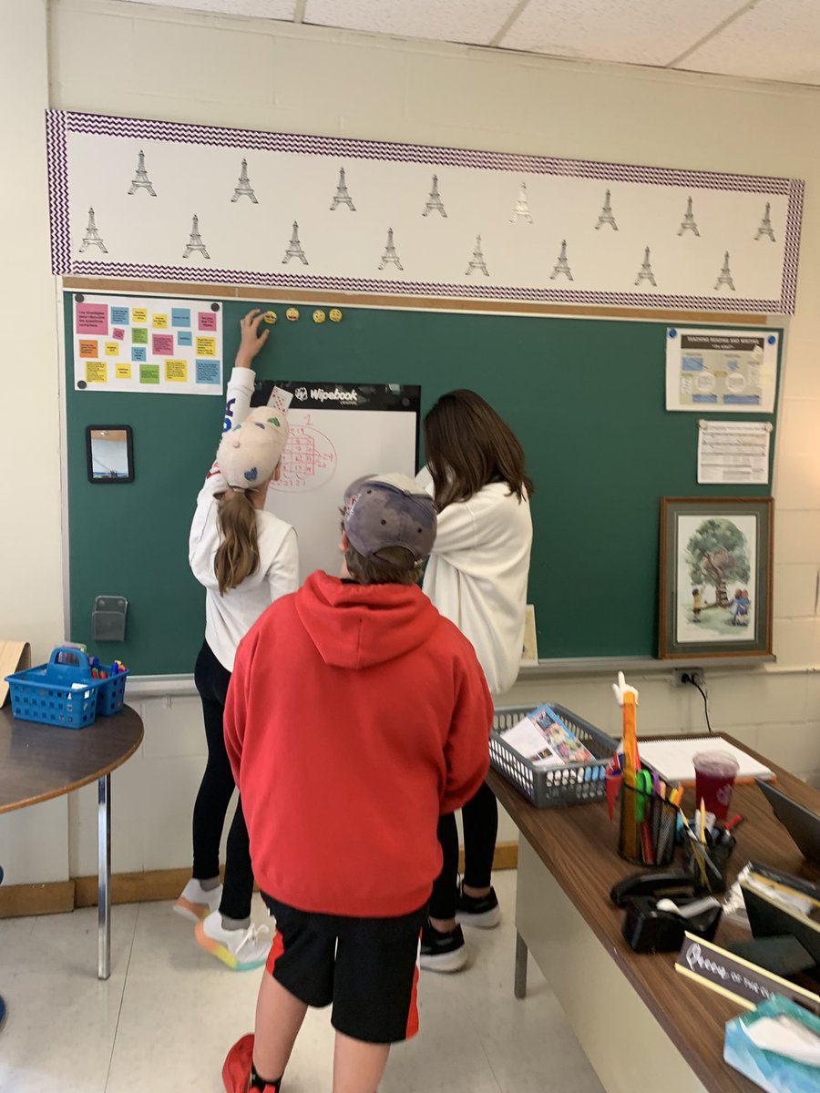 AVPS_LDSB's tweet photo. Welcome back Gators! Bonne rentrรฉe!
We are so glad you are here.๐๐๐
#backtoschool #LDSBfirstday https://t.co/nEk5hpCEzn