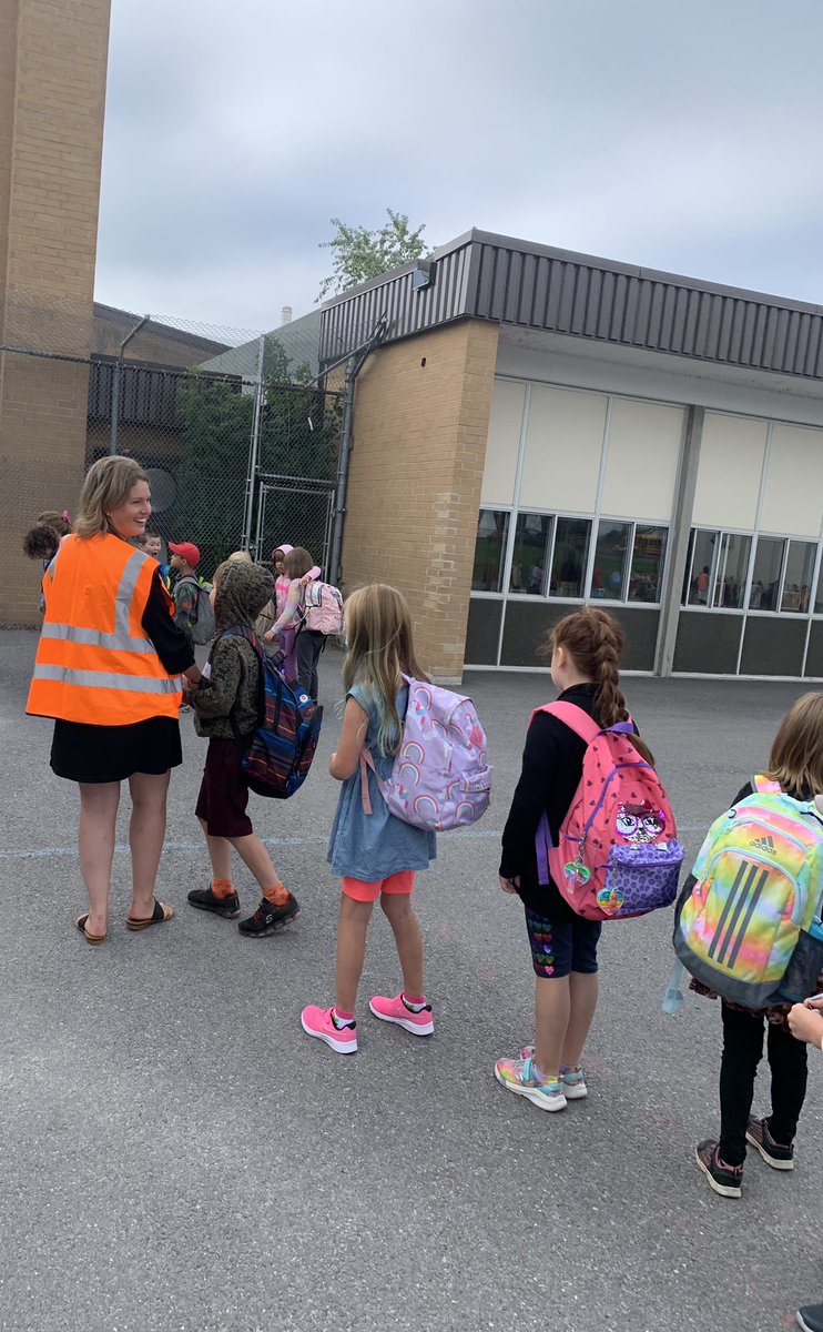 AVPS_LDSB's tweet photo. Welcome back Gators! Bonne rentrรฉe!
We are so glad you are here.๐๐๐
#backtoschool #LDSBfirstday https://t.co/nEk5hpCEzn