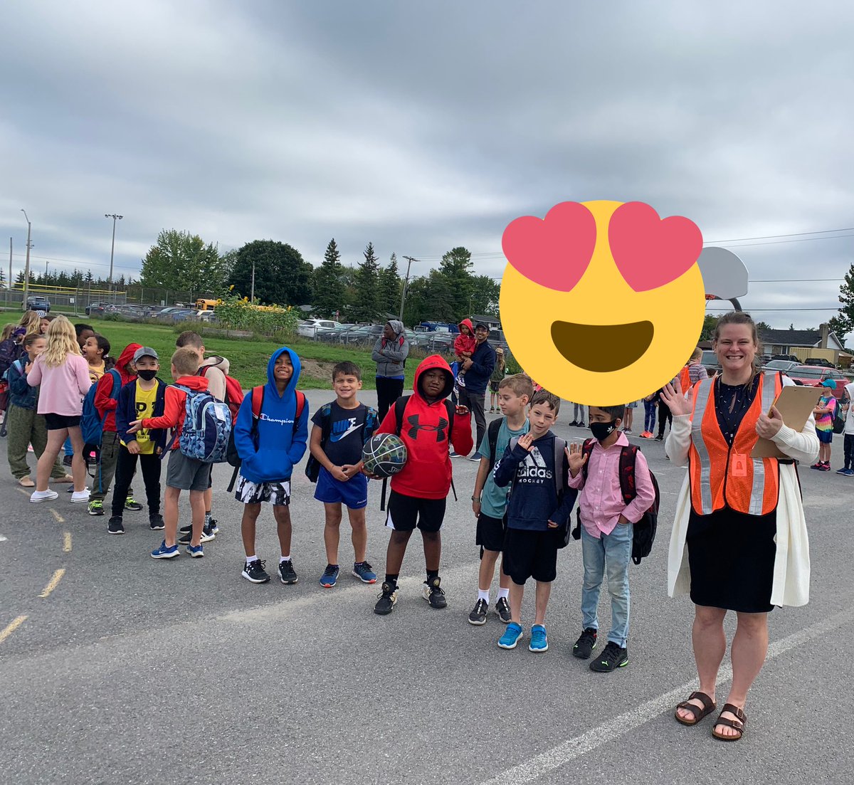 AVPS_LDSB's tweet photo. Welcome back Gators! Bonne rentrรฉe!
We are so glad you are here.๐๐๐
#backtoschool #LDSBfirstday https://t.co/nEk5hpCEzn