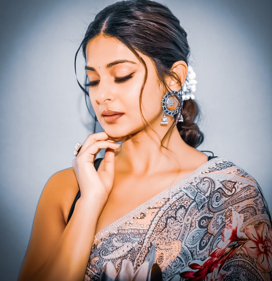 SRKsZaara's tweet photo. I just hope this is true🥺❤️

#JenniferWinget in #Aashiqui3  🔥🔥🤌 https://t.co/PLHLOnFr2e