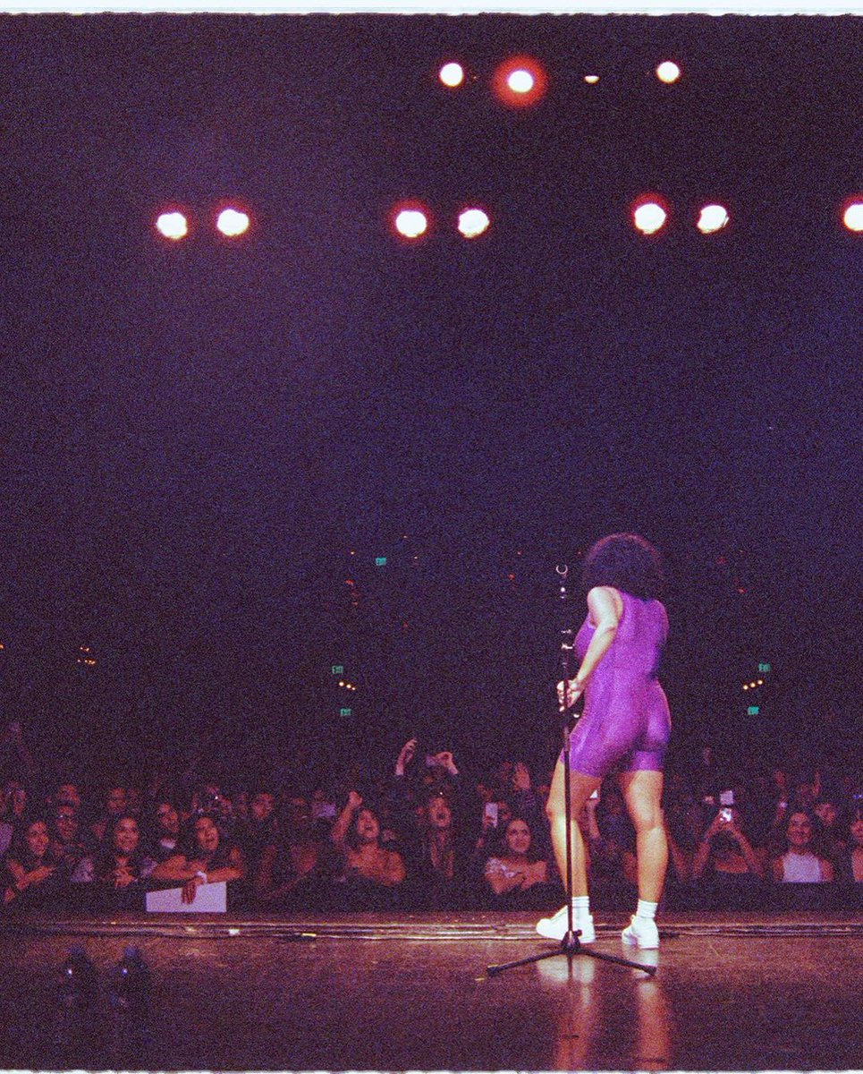 mahalia's tweet photo. LA tonight 🛸
it’s been 3 years of ‘love and compromise’ and 3 years since I was last here singing all of these songs with you. i can’t wait to see you all again. it’s a celebration tonight 🤍

you can find the final tickets here https://t.co/tnRBkwQX1T https://t.co/hgjys1qFrt