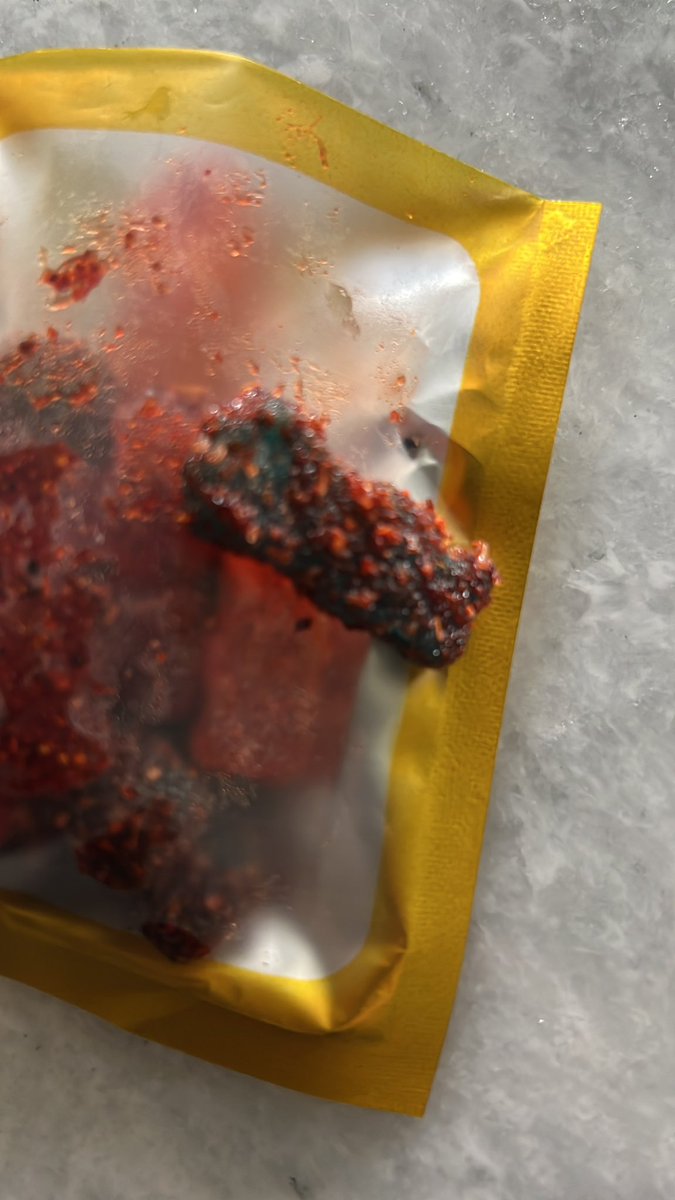 DeeZe's tweet photo. Starting with the sour patch kids, these are 🔥🔥 

8.69/10 I could smash the whole bag right now https://t.co/lbPdmF29Uw