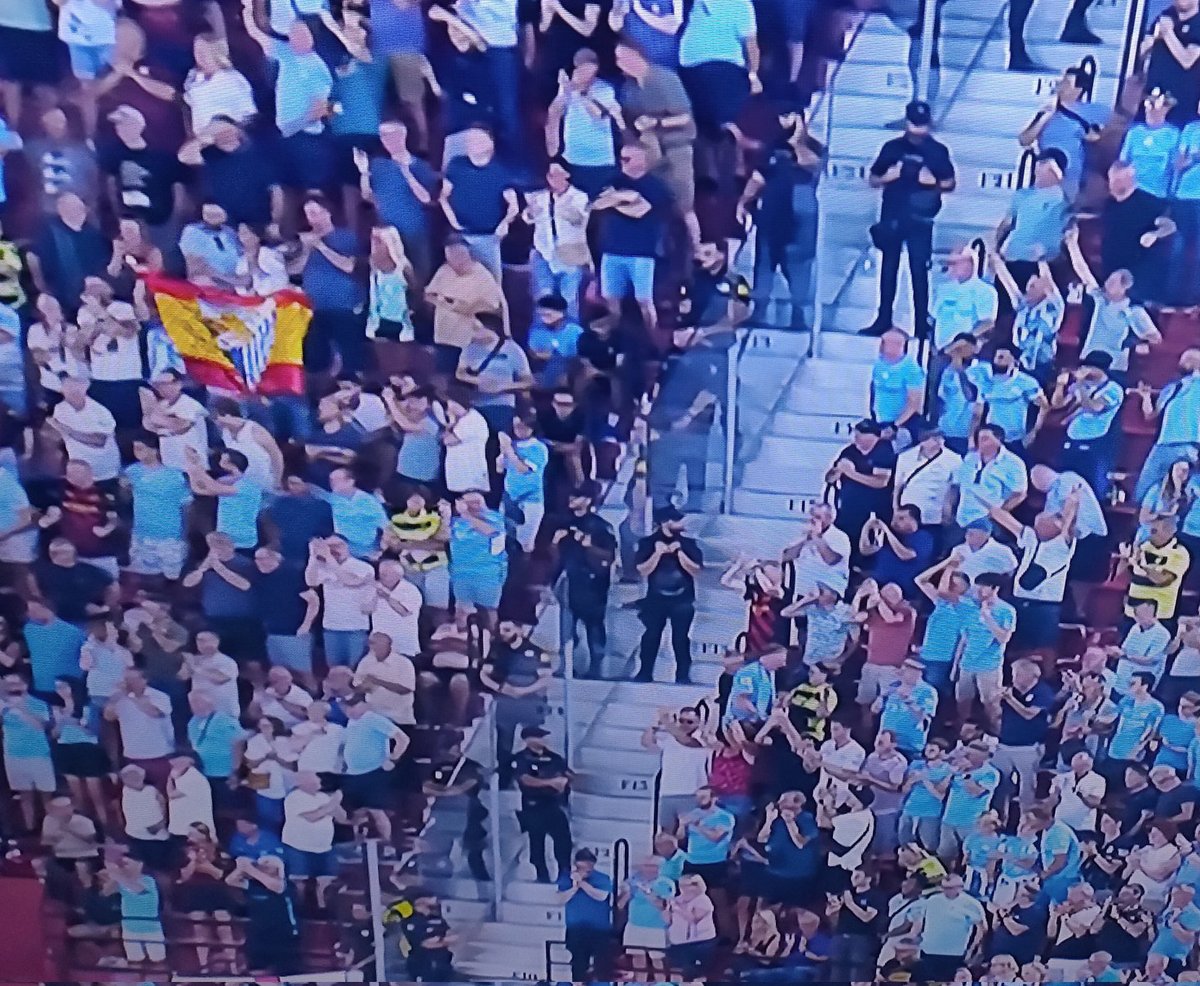 elforomdm's tweet photo. La aficion del @ManCity con la bandera del @MalagaCF en el pizjuan https://t.co/B18WlRUowM