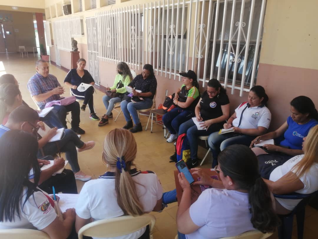 #Táchira jefe de División de Supervisión de @ZonaEducTachira realizan mesa de trabajo con supervisores y enlaces de los distintos municipios del eje Norte y metropolitana II en el marco de la formación integral del venidero año escolar 2022-2023.  <a href="/Berzabethg1/">Berzabethgandicaoficial</a> <a href="/_LaAvanzadora/">Yelitze Santaella</a>