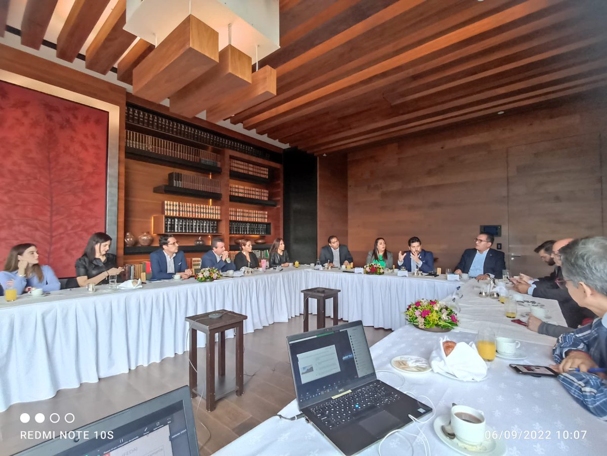 raroma47's tweet photo. Con la grata presencia de nuestro presidente Nacional @JACentenoR , participo en la reunión del @SectorAlimentos que preside mi amiga @marce_mtzp . Nuestro invitado de hoy @DavidPreze con una estupenda presentación.  Enhorabuena David por tu apertura. 👏👏 https://t.co/QBrTTg8ztZ