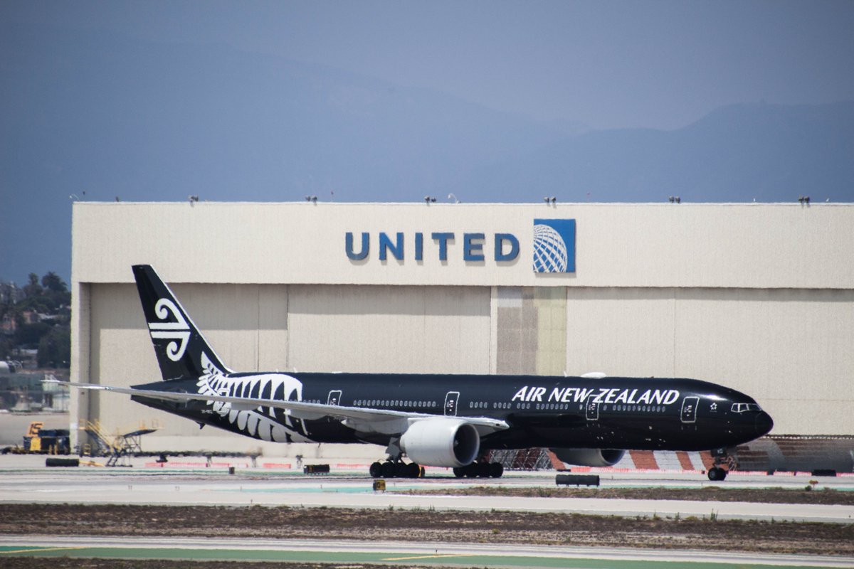 OliwalkWalker's tweet photo. Incredible place at Clutter's park #FlyLAX #planespotting https://t.co/HDUHZIMBUc