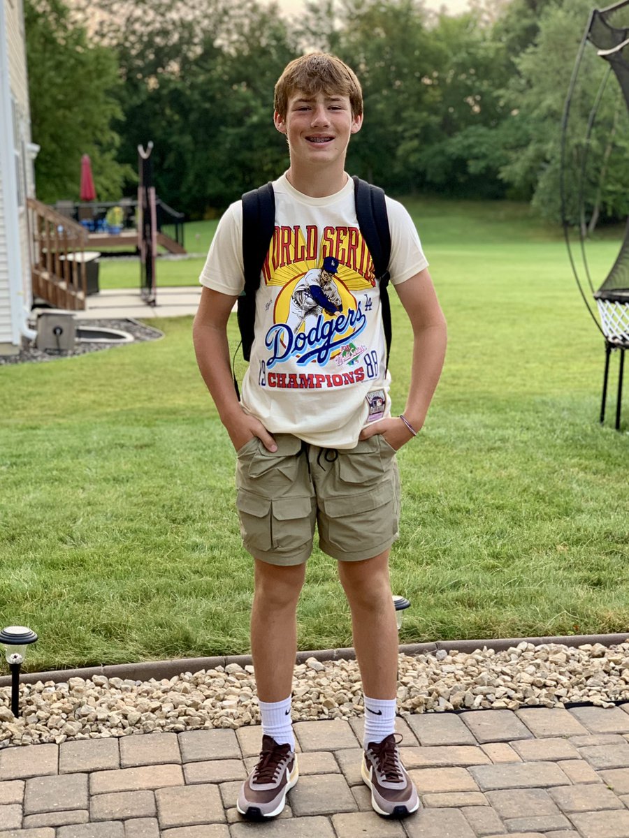 MarneyGellner's tweet photo. First day of high school (‼️‼️‼️) for our 9th grader ❤️ Back to middle school for our 7th grader ❤️ #mommycried #butinagoodway https://t.co/sutk2oaOmW
