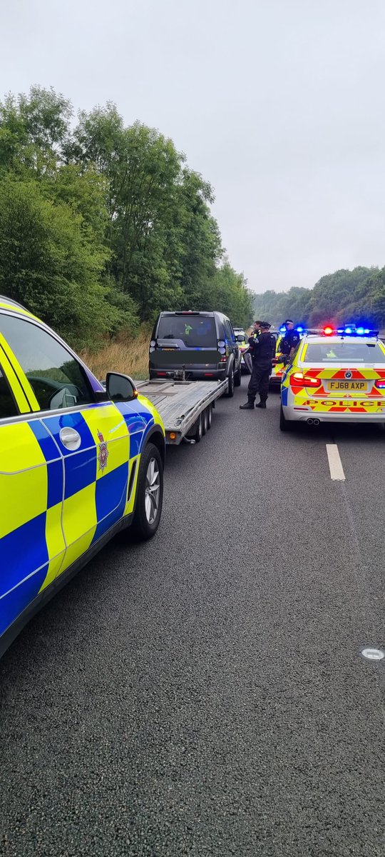 DerbyshireRPU's tweet image. A38 - Initial report taken of a stolen vehicle and trailer which led to a pre-emptive box in company with our colleagues from @DerbyshireARU. 

Further enquiries reveal that the vehicle is in fact not stolen. 

#PracticeRun #Teamwork #Gp2