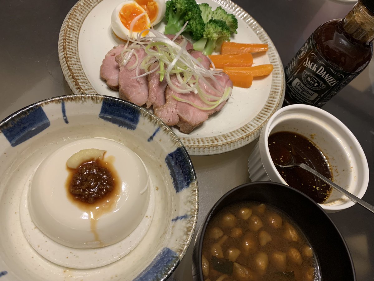 magicjunya's tweet photo. 最近身体作りの為に妻がタンパク質やアミノ酸を多く取れるように食事を作ってくれています。
今晩はジャックダニエルのソースをかけての低温調理ポーク。
妻の料理が絶品すぎる！！ https://t.co/S32vo0g4jz