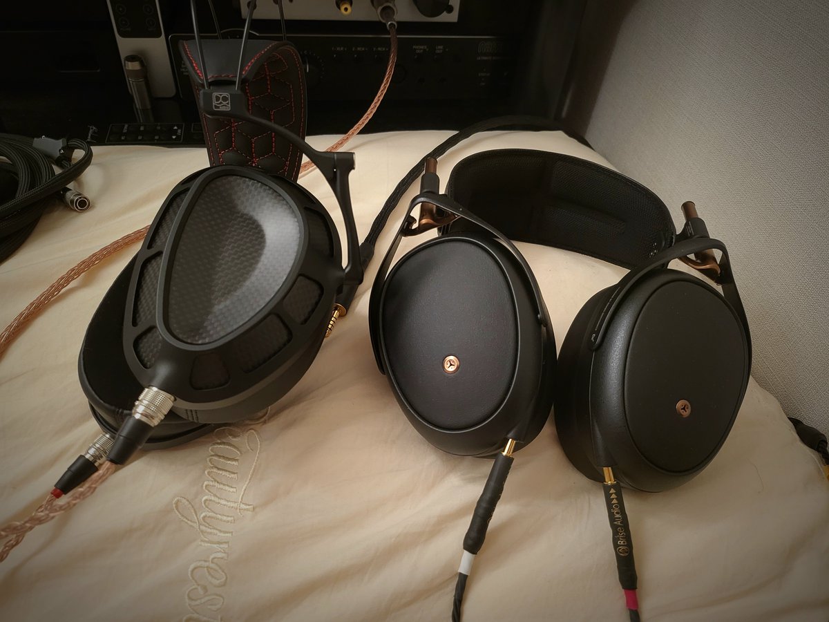 tmachine4music's tweet photo. #DanClarkAudio Stealth
+#AIMS PC-TripleC 0.3SQ 12芯
#MEZE_Audio LIRIC
+#BriseAudio YATONO HP Ultimate
ケーブルdopingしてますが
どちらも密閉型+平面磁界で
比較が面白い🤭
好みは↓かな⁉️
#DENAFRIPS Terminator Plus
+#Niimbus US4+にLIRIC
#GUSTARD DAC-A22
+#Benchmark HPA4にStealth https://t.co/9GqN1lDZRH