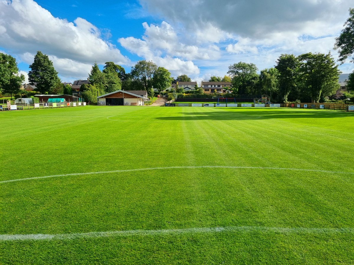 Pitch down <a href="/GreenThumbLawns/">GreenThumb Lawn Treatment Service</a> Ground looks like a carpet 🌱🌞 If you can't play on that it's time to pack it in  boys 😅🟠⚫