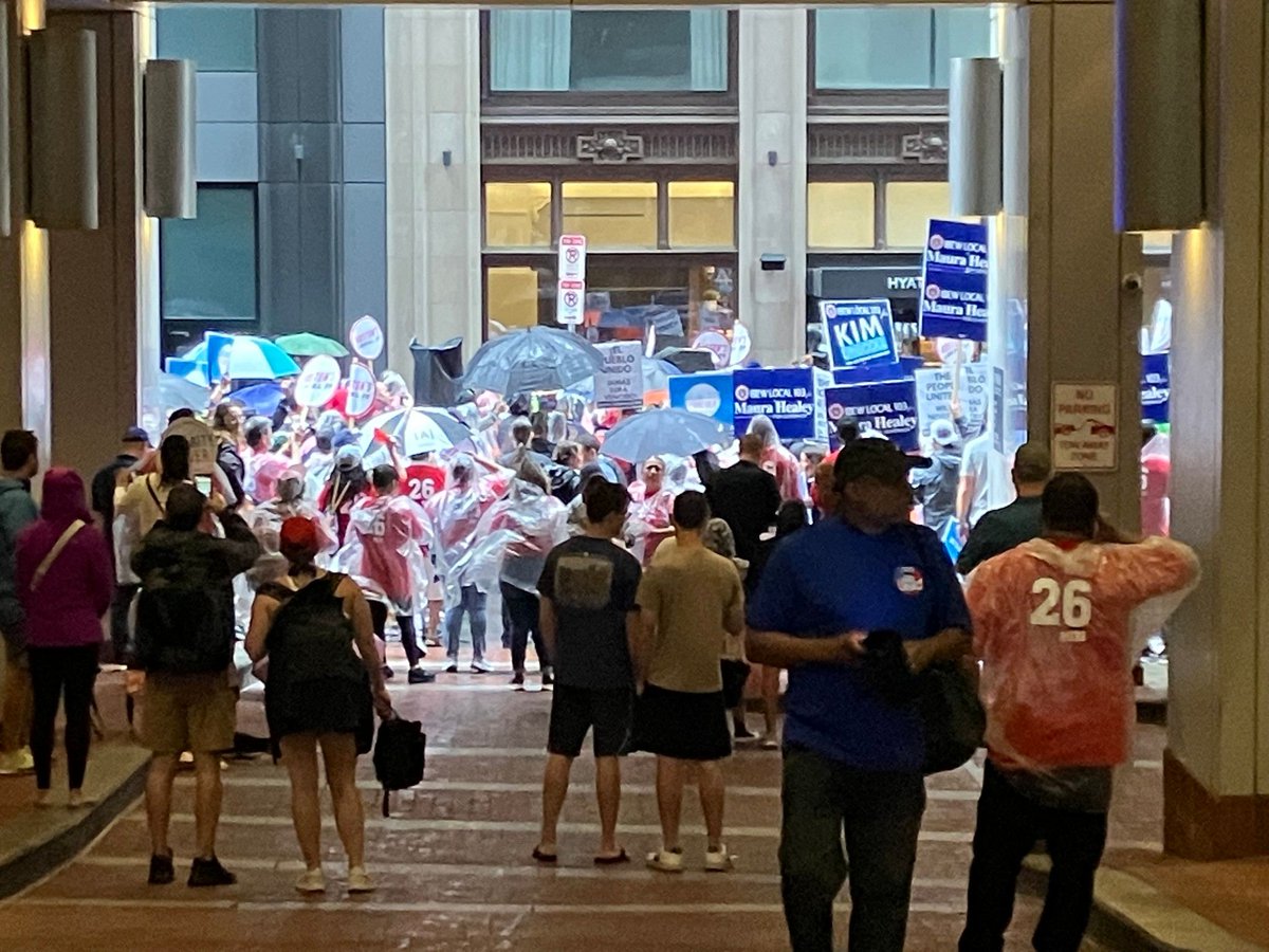 senjehlen's tweet photo. Hundreds of people gathered enthusiastically at Greater Boston Labor Council's Labor Day Breakfast to celebrate the resurgence of the labor movement. We heard worker leaders, #GBLC President Darlene Lombos, AG Healey, Mayor Wu, and Vice President Kamala Harris. https://t.co/yfxPOL04vh
