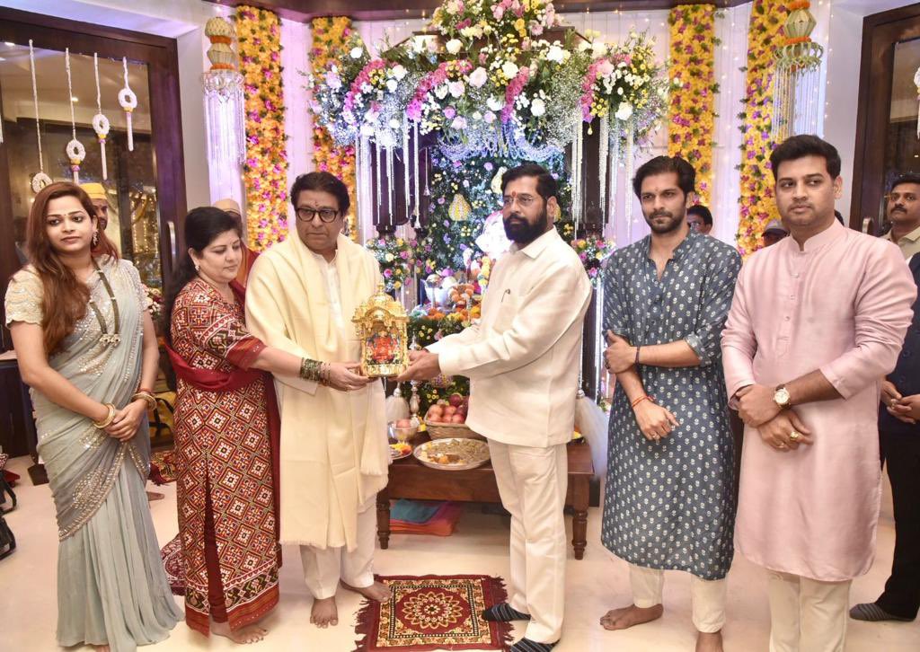 rajupatilmanase's tweet photo. आज सन्माननीय पक्षप्रमुख श्री.राजसाहेब ठाकरे यांच्यासमवेत मा. मुख्यमंत्री एकनाथजी शिंदे साहेब यांच्या ‘वर्षा’ या शासकीय निवासस्थानी जाऊन गणपतीचे दर्शन घेतले.
#RajThackeray #MNS https://t.co/akEmOMx1H1