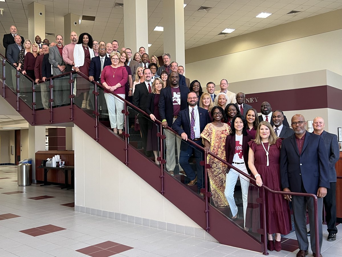 Region4ESC's tweet photo. On behalf of Region 4 ESC, the superintendents in our region, and @teainfo Commissioner of Education, Mike Morath, we extend our very best wishes to the students and staff of @Uvalde_CISD as they return to class today.

#WeStandWithUvalde https://t.co/mOEao2UMtb
