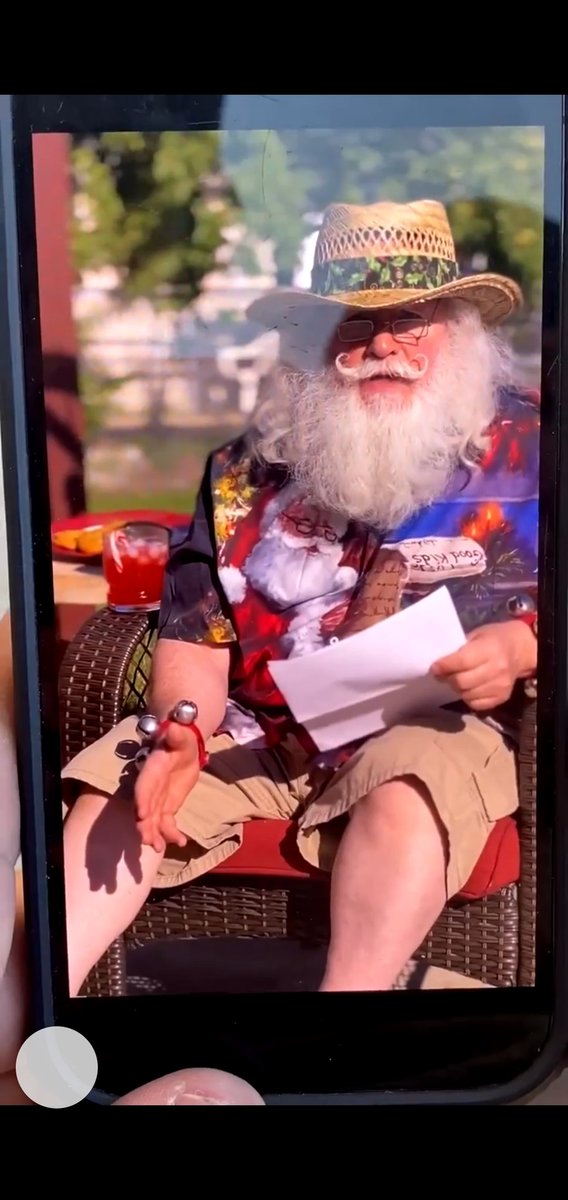 PrankDogDotCom's tweet photo. @MichelobULTRA Videochatting with #TheBigGuy about our big Christmas plans coming up..... #WeKnowHim https://t.co/oZ6u7lTZap