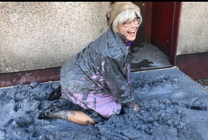 McCarryJane's tweet photo. Delighted to announce Netflix and Pornhub have commissioned an Isa spin off called Spill the Beans. https://t.co/T6F1M9Fxrf