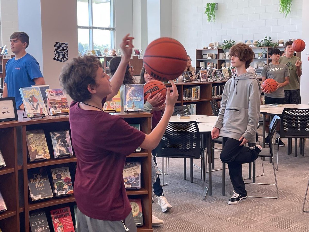 oakhillslions's tweet photo. Our Librarian, Ms. Smith,  introduced our Lions to the fascinating history of the Harlem Globetrotters with books &amp; video clips of their awesome 🏀 tricks. They even had the opportunity to try some of the tricks themselves! #LoveOurLions #LionsLearning #harlemglobetrotters🏀 https://t.co/gbnlweAE5t