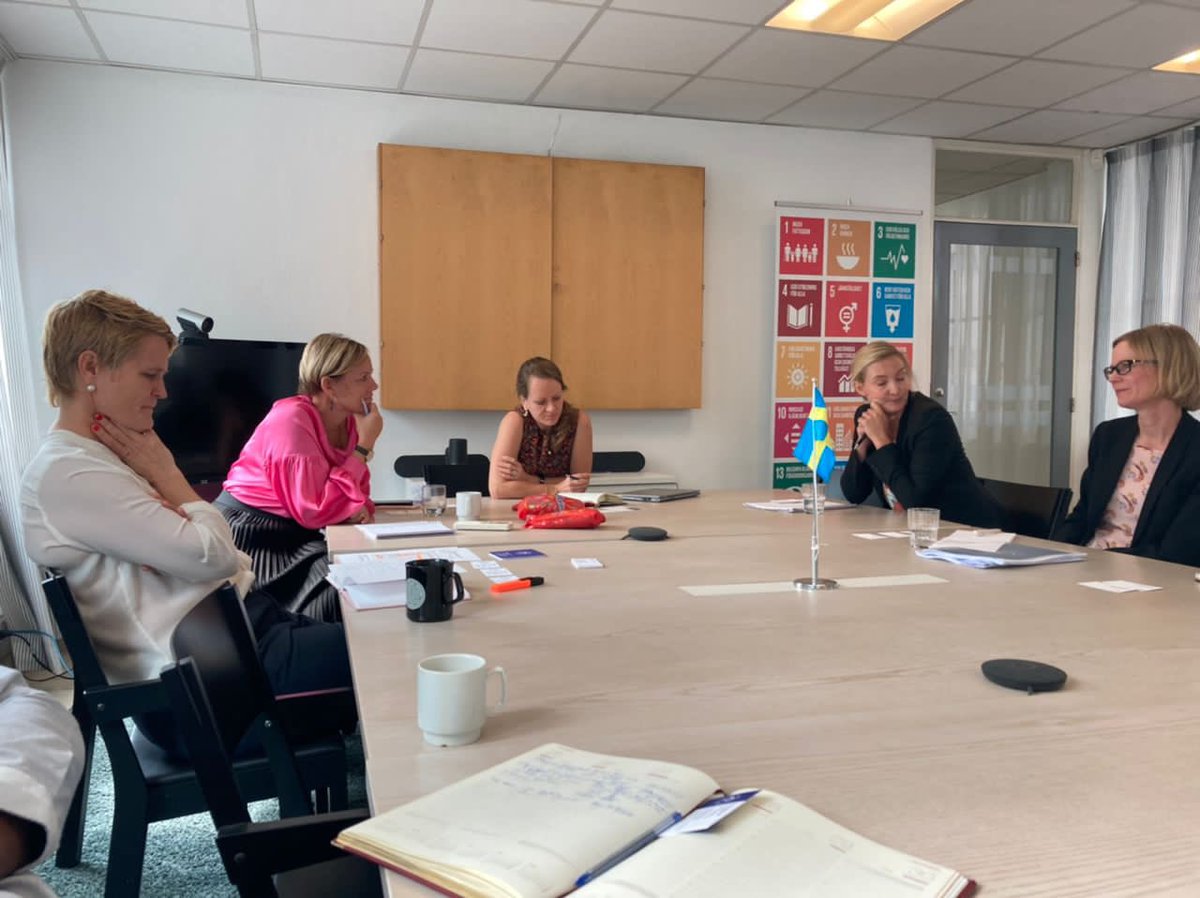 SweAmbRwanda's tweet photo. Great meeting with Swedish National Board of Trade earlier today. Excited to learn more about synergies in agendas &amp; their interest to collaborate with Rwanda. 
👉🏻 Apply to their trade academy by October 14. More info: https://t.co/4HmZxBOYa7 https://t.co/eqHWFF7ZjE