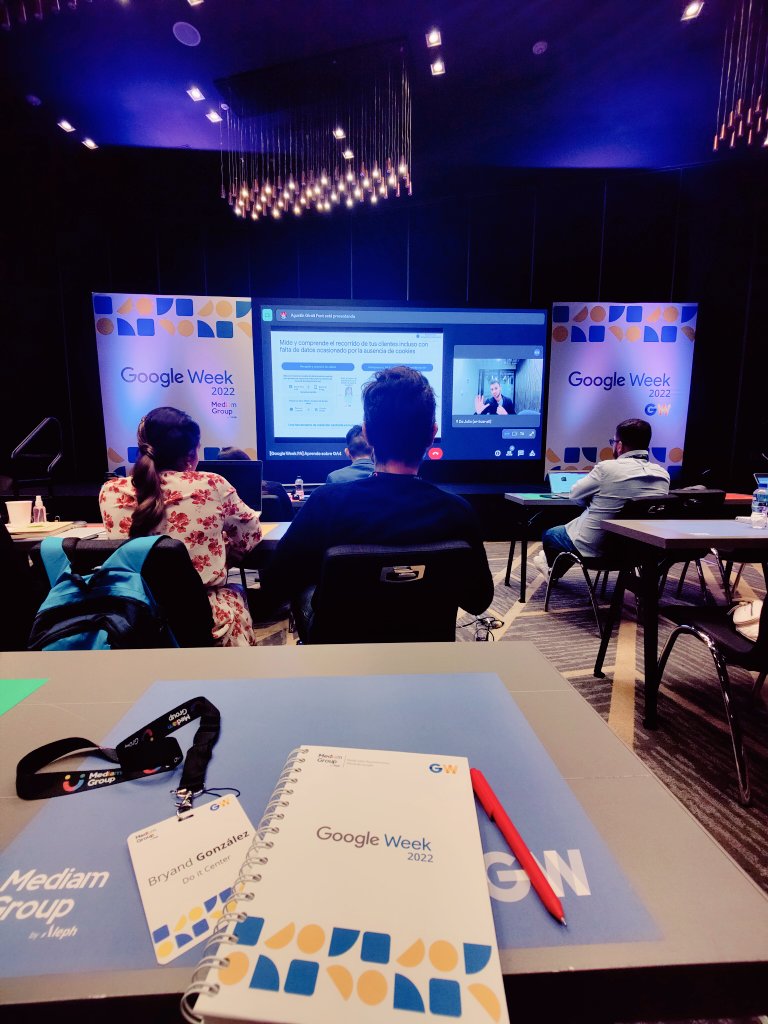 bryandgonzalez's tweet photo. 🤓💡 #GoogleWeekbyMediam https://t.co/c0e6SFdbfP